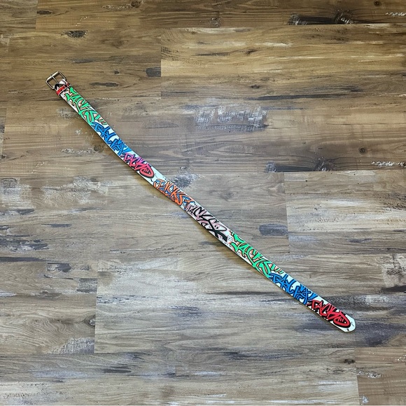 The Streets of New York Graffiti Spray Pain Leather Belt - Picture 6 of 6